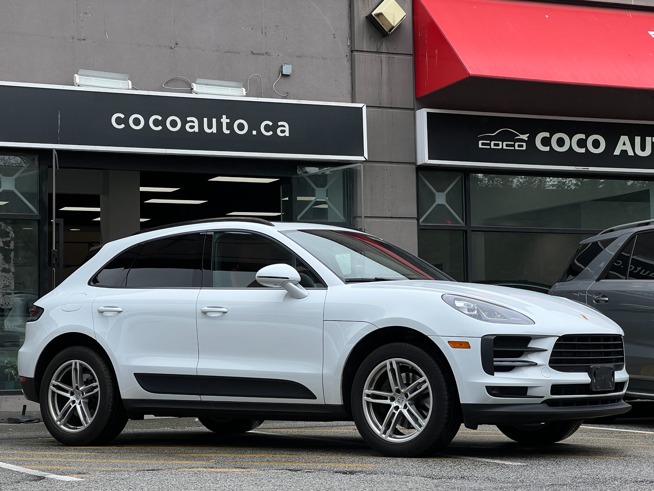 2020 Porsche Macan - Image 2